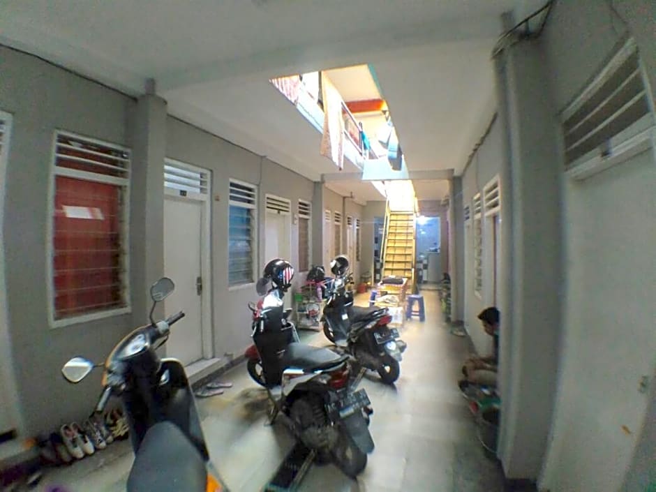 Hannah House - Female Room Only by ZUZU