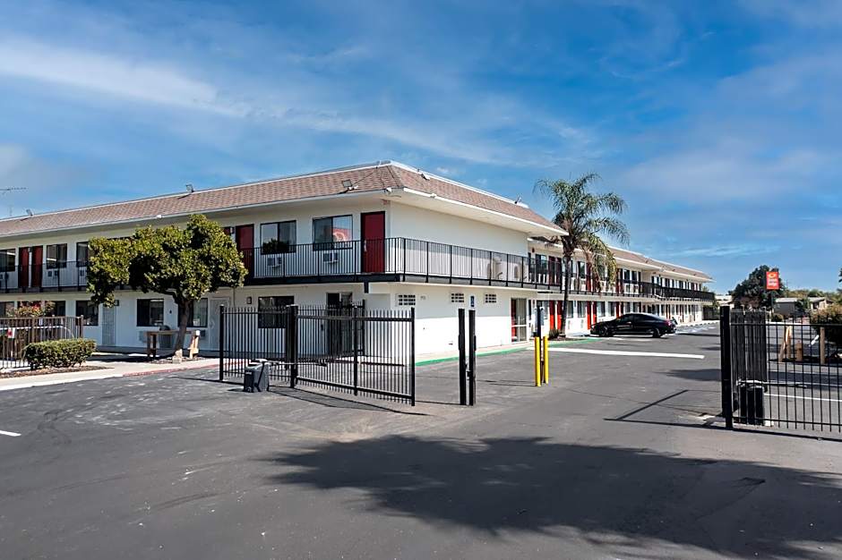 Econo Lodge Stockton near I-5 Fairgrounds