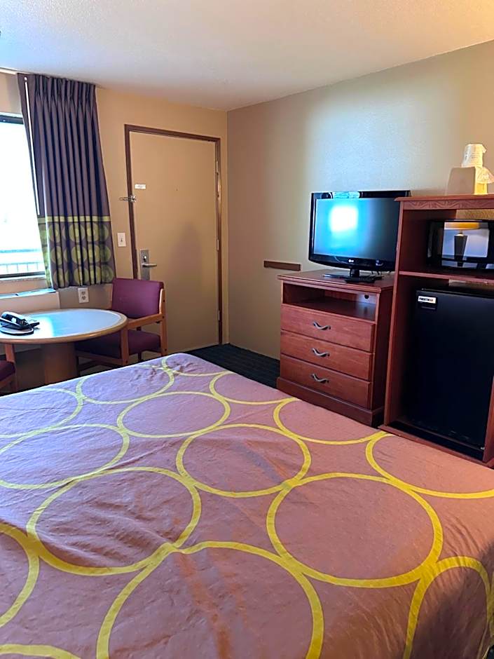 Super 8 by Wyndham Vancouver East