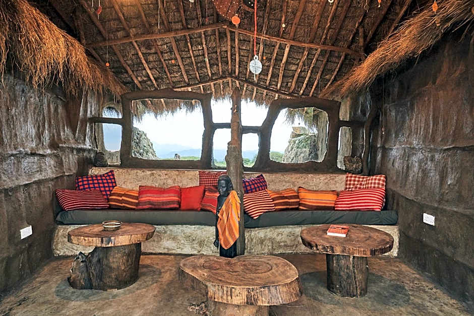 Original Maasai Lodge – Africa Amini Life