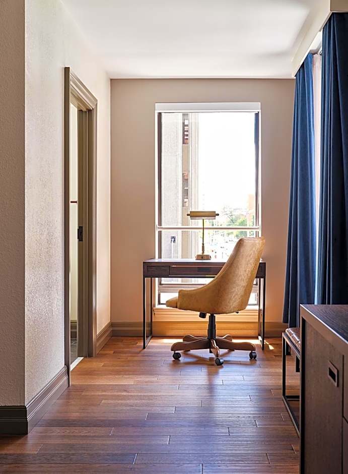 Metcalfe Hotel Ottawa by Gray Collection