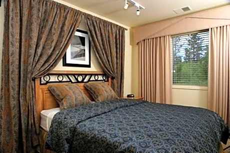 One-Bedroom Queen Suite with Sofa Bed