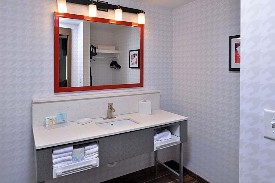 Hampton Inn & Suites Greensboro Downtown, NC