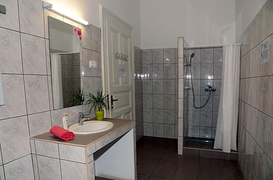 Budapest Party Hostel at Udvarom