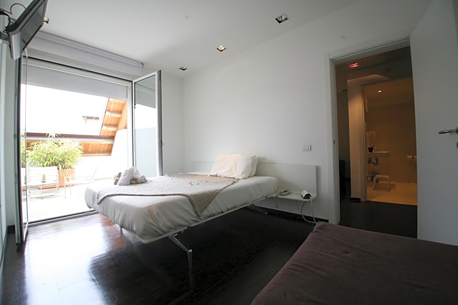 15.92 Hotel