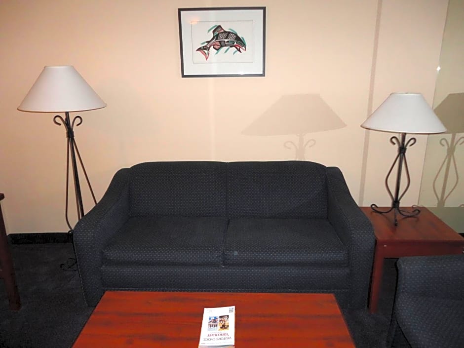 Rosedale on Robson Suite Hotel