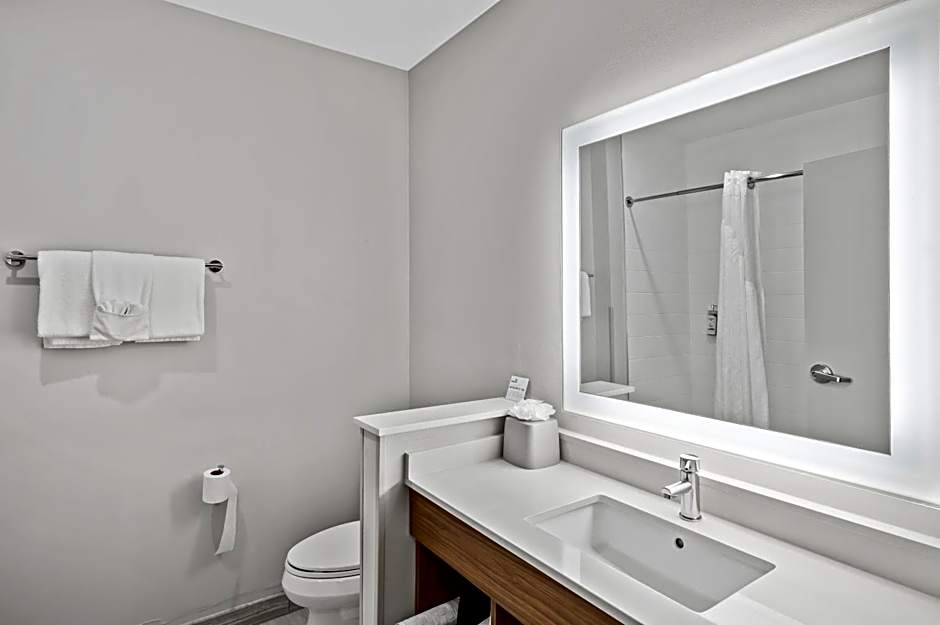 Holiday Inn Express and Suites White Hall By IHG