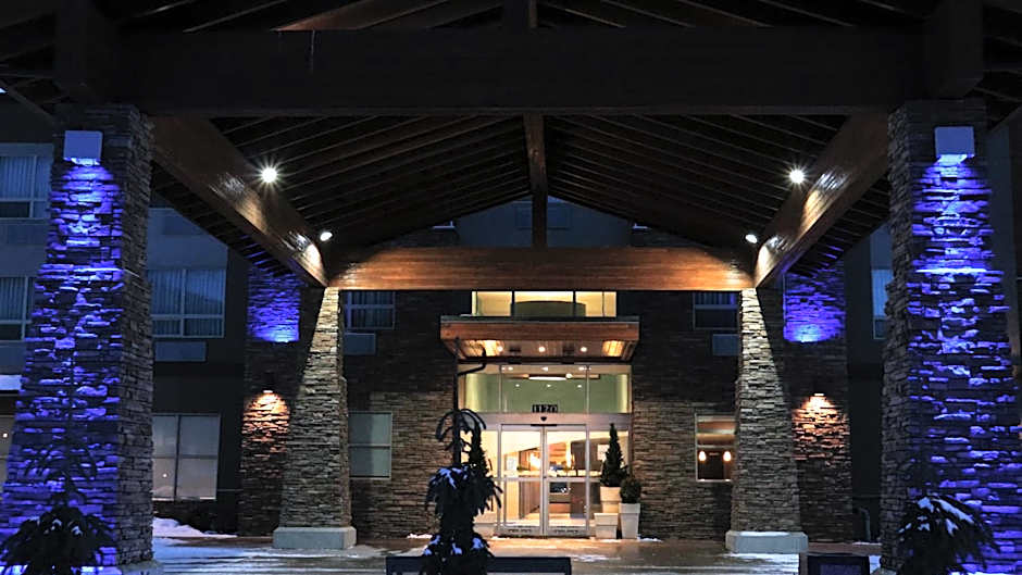 Holiday Inn Express Golden-Kicking Horse By IHG