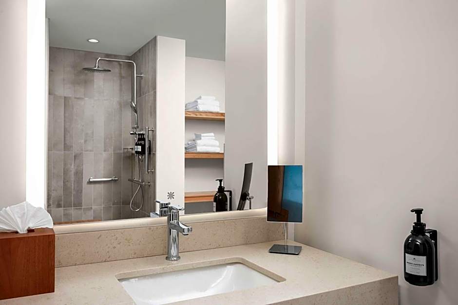 The Hiatus Clearwater Beach, Curio Collection by Hilton