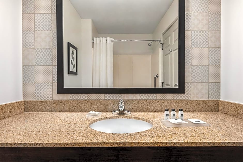 Country Inn & Suites by Radisson, Green Bay East, WI