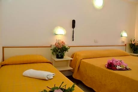 Standard Triple Room with Sea View