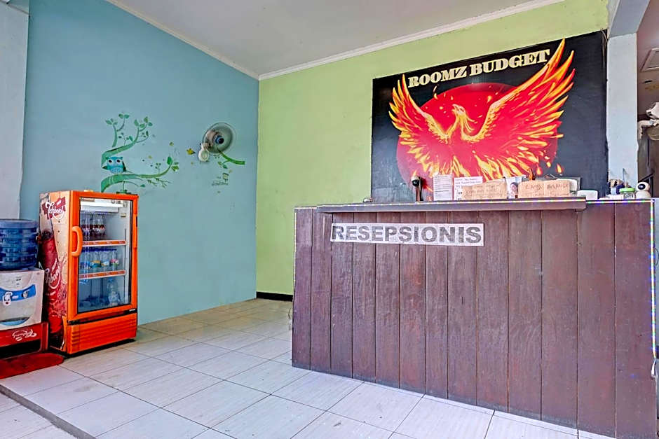 OYO Life 92877 Hotel Rainbow 7296