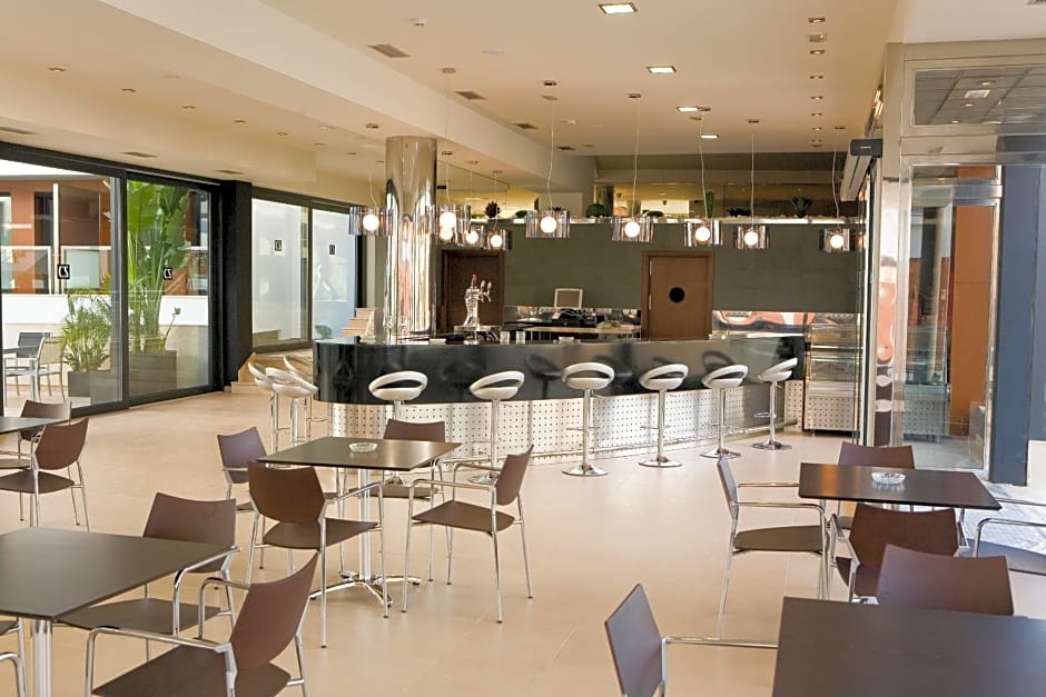 Hotel y Apartamentos Conilsol