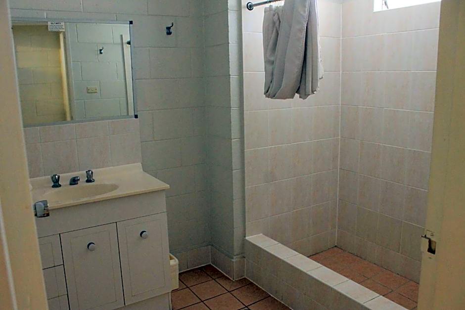 Oasis Inn Apartments