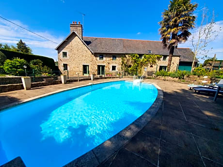 CHAMBRES D'HOTES AVEC PISCINE AUX AGAPANTHES DE CROMEL - Mont Saint Michel