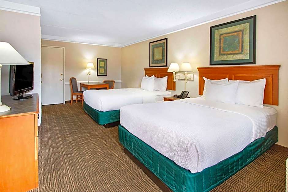 La Quinta Inn & Suites by Wyndham Albuquerque Airport