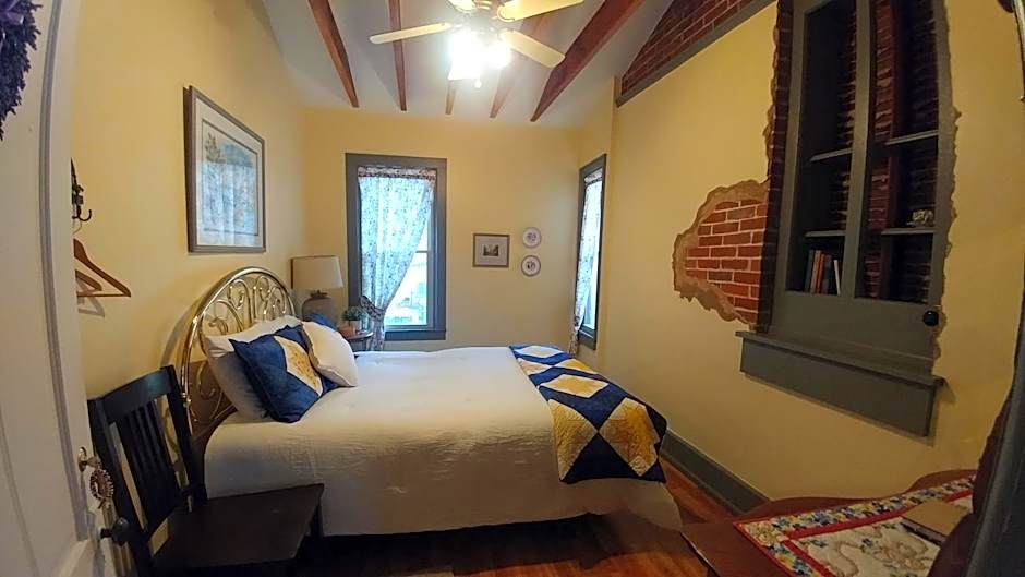 The Burlington Hotel & Bar - Alma WI