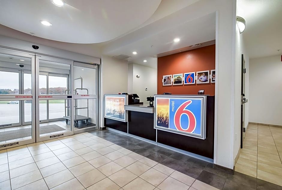 Motel 6-Poplar Bluff, MO