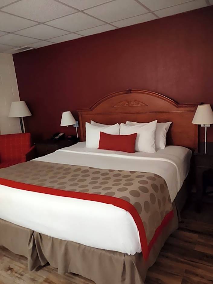 Ramada by Wyndham Albert Lea