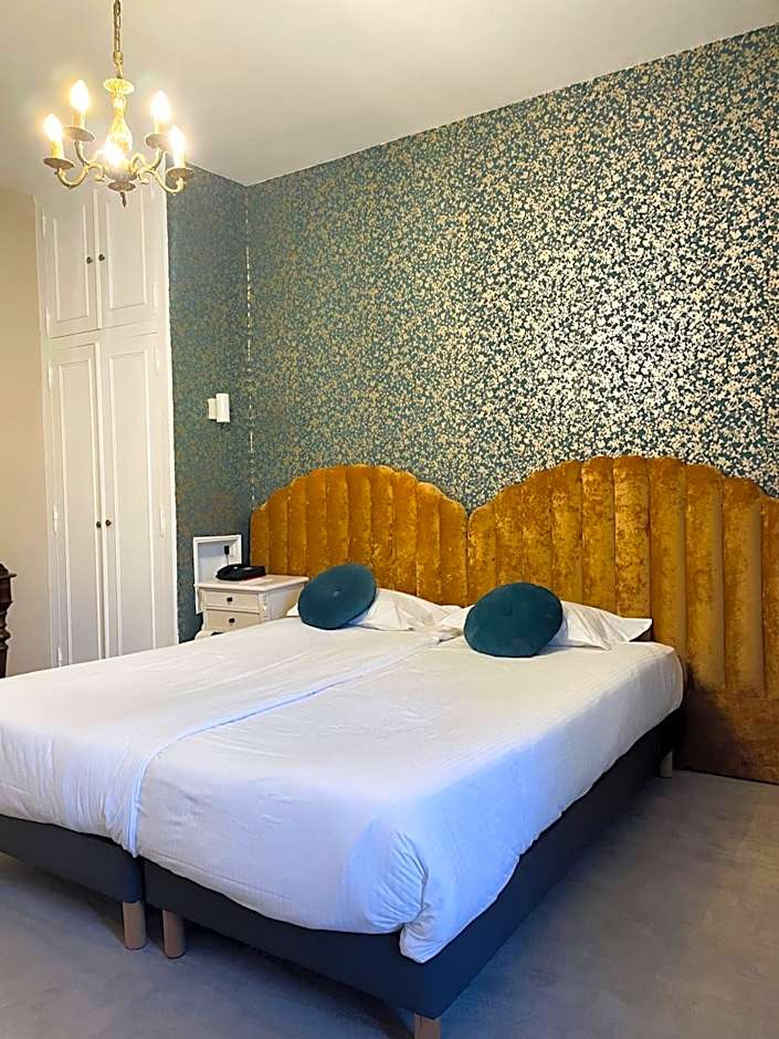 Hotel The Originals Château de Perigny