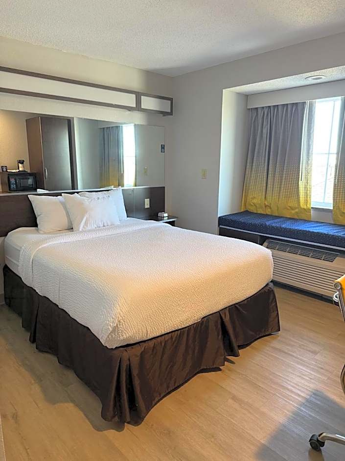Microtel Inn & Suites - Triadelphia