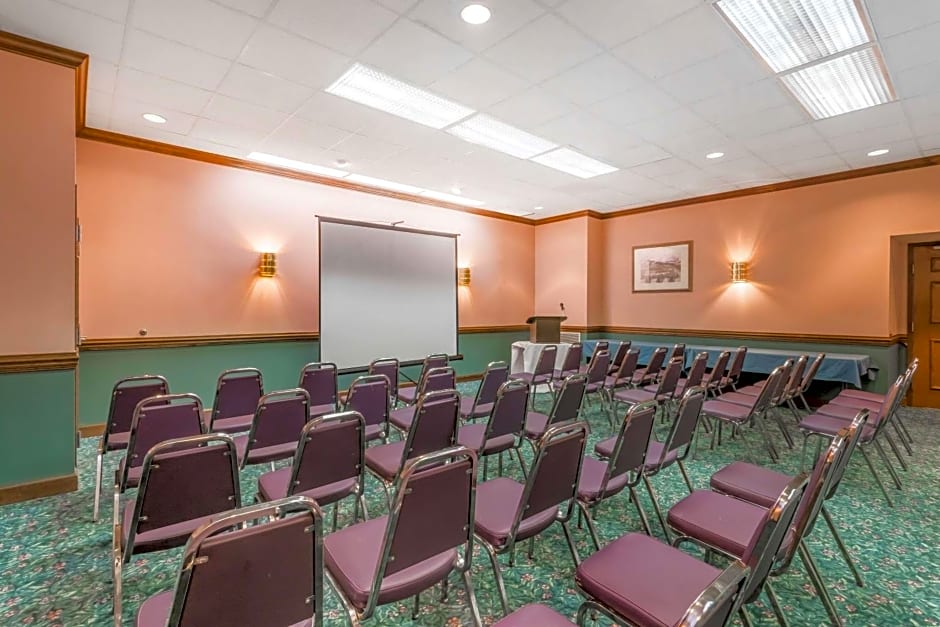 Howard Johnson by Wyndham Salem Hotel & Conference Center