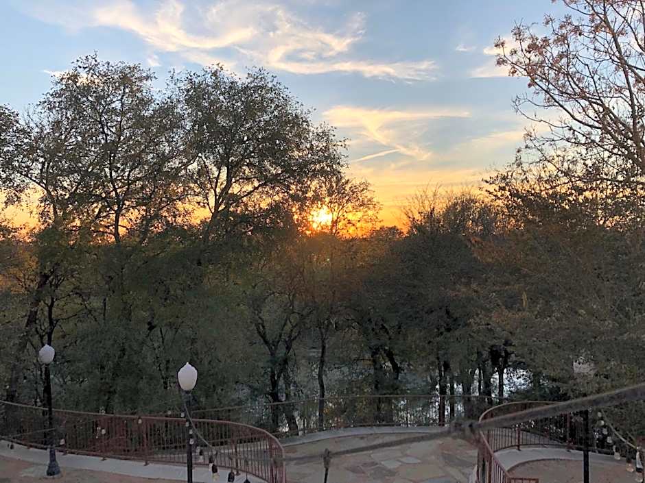Gruene River Hotel & Retreat