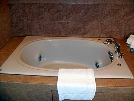 King Room with Hot Tub - Smoking