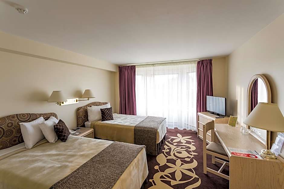 Airport Hotel Mara