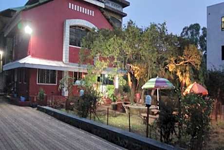 OYO HOME 83569 Dwan Villa And Bungalow