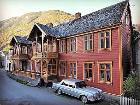 Lærdalsøren Motor Guesthouse