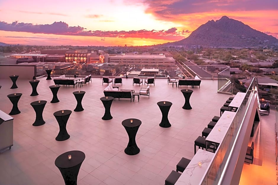 Caesars Republic Scottsdale, a Hilton Hotel