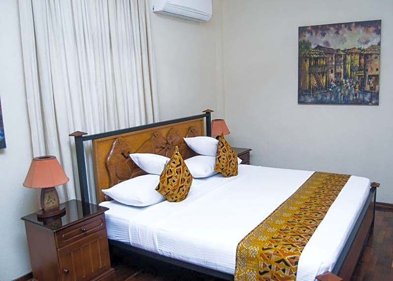 Coconut Grove Regency Hotel