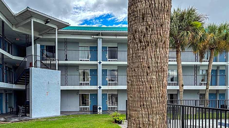 Motel 6 - Altamonte Springs, FL