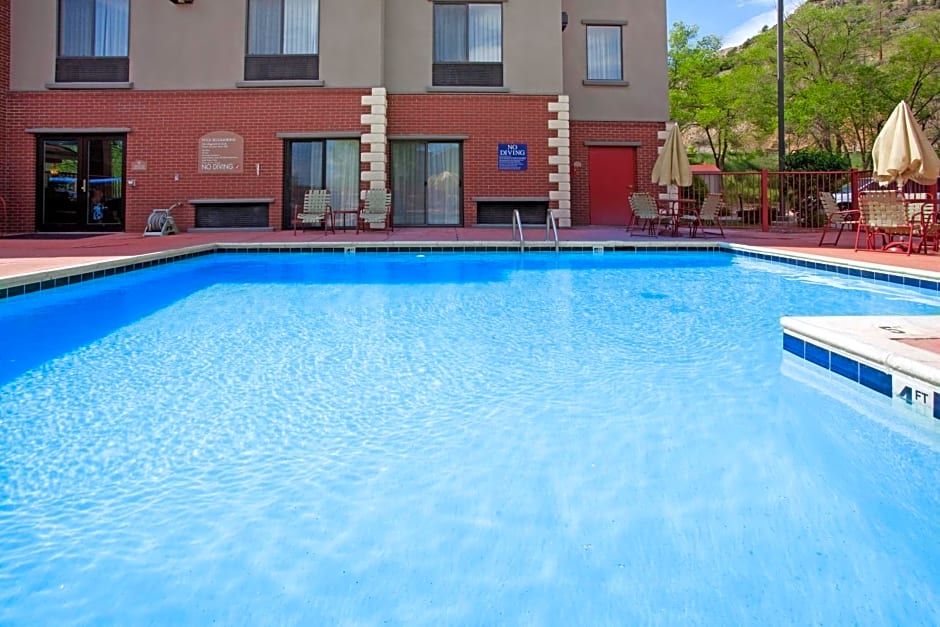 Holiday Inn Express Glenwood Springs Aspen Area