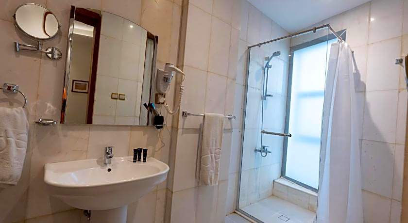 Platinum Alkhamseen Serviced Apartments
