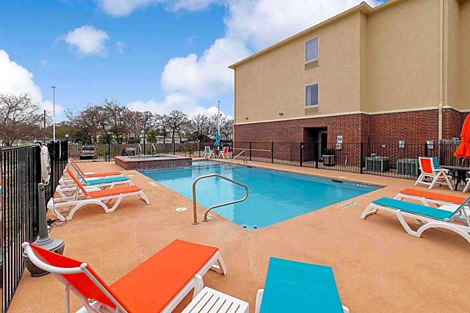Comfort Inn & Suites Fredericksburg