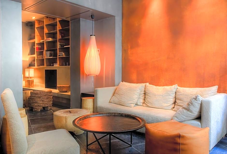 Hidden Hotel By Elegancia