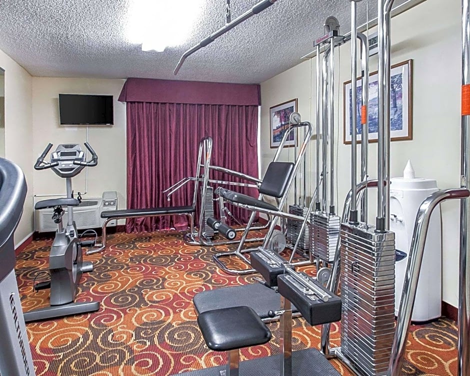 Quality Inn & Suites Kansas City I-435n Near Sports Complex