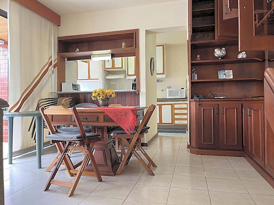 RIVIERA: M6 PRAÇA DAS ARTES 24 Duplex, Perto da Praia, Vista para as Piscinas, 3Dorms+Sala Íntima, 2½Banh, 2Gar, Ar+Ventiladores, Wi-Fi, Tela de Proteção, Varanda com Churrasqueira Ecológica, até 8-9Hóspedes