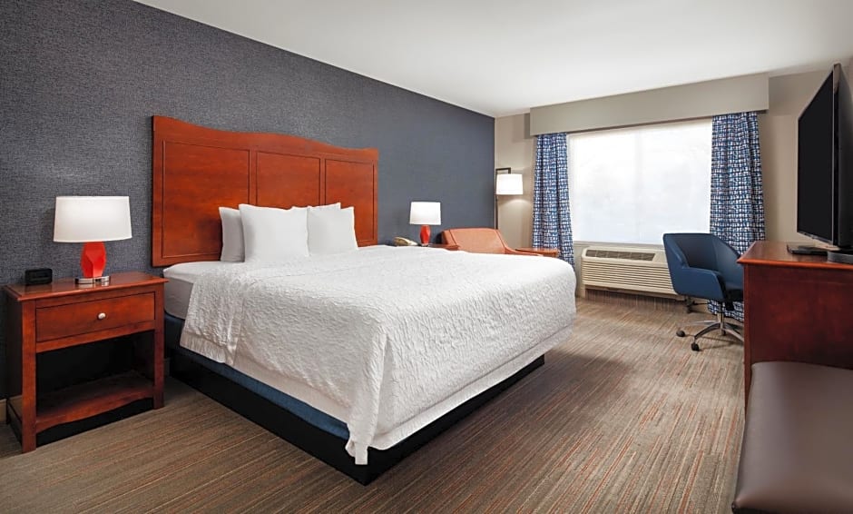 Newly Renovated - Hampton Inn Medford