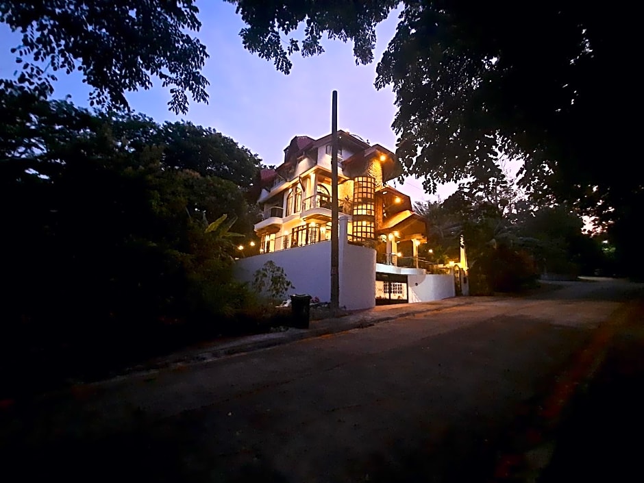 El Castillo Bed and Breakfast