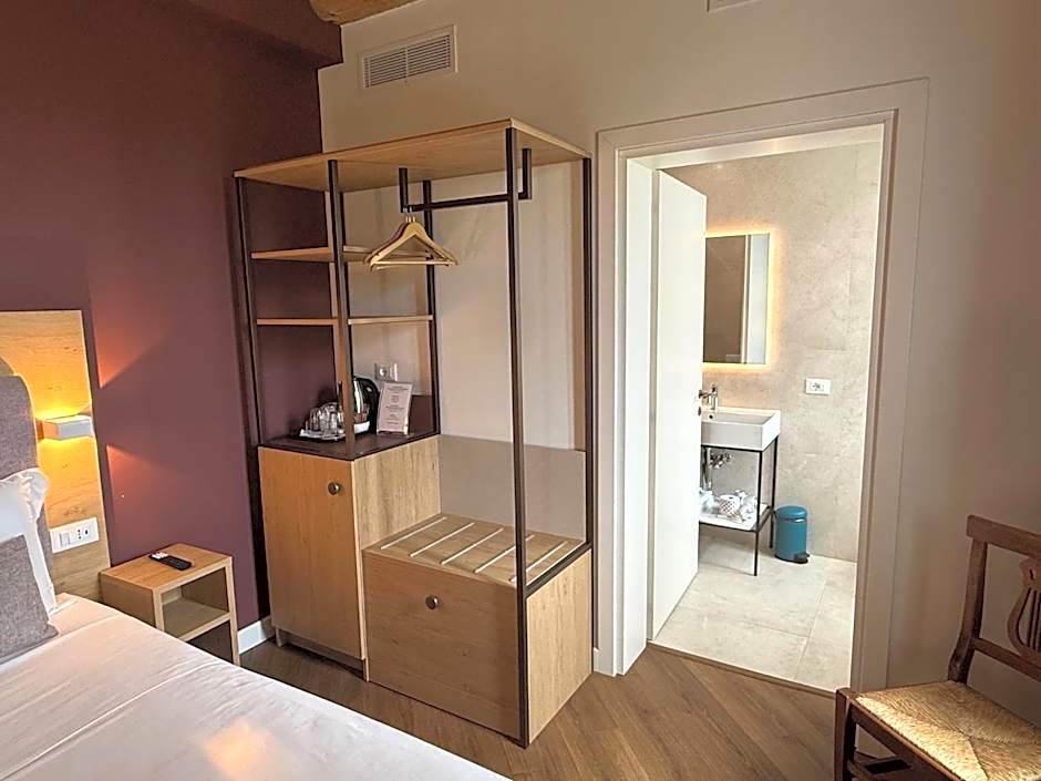Deluxe 1 King Bed — 10 fotoğraftan 1. fotoğraf
