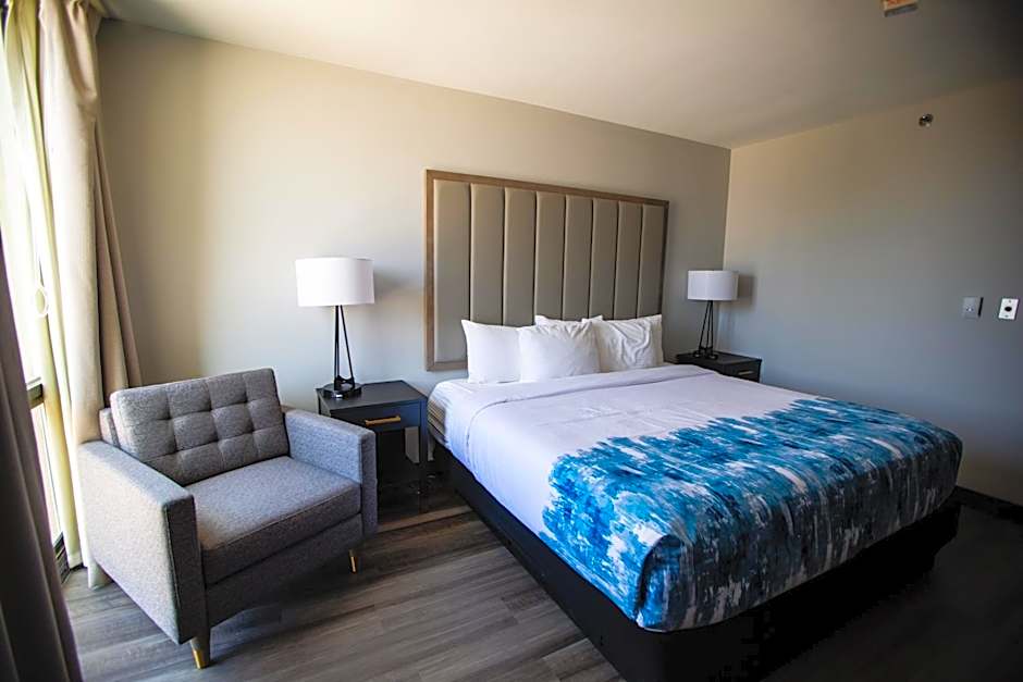 La Quinta Inn & Suites by Wyndham Dallas I-35 Walnut Hill