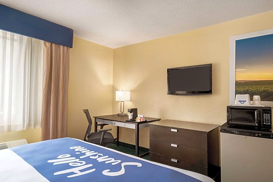 Days Inn by Wyndham Auburn/Finger Lakes Region