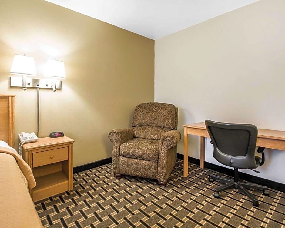 Quality Inn Mauston I-90