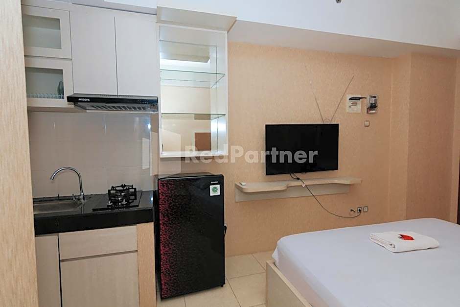 RedLiving Apartemen Green Lake View Ciputat Syafa Property Tower E