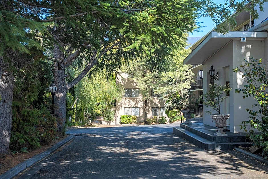 Grosvenor Court Apartments