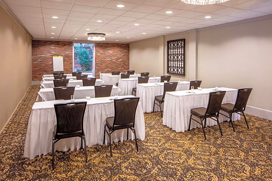 Holiday Inn Hotel French Quarter-Chateau Lemoyne By IHG