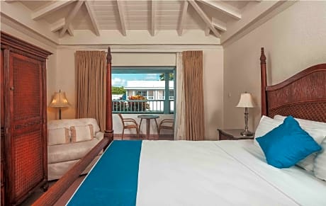 Deluxe Pool View King